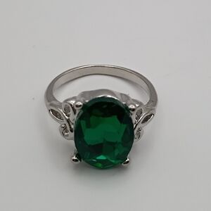 Women's Elegant Silver Ring with Green Gemstone U.S Size 8
